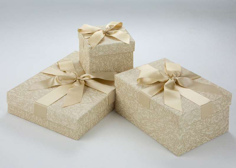 Die Accessoires-Boxen Beige Labyrinth sind auch ein wunderbares Hochzeitsgeschenk.